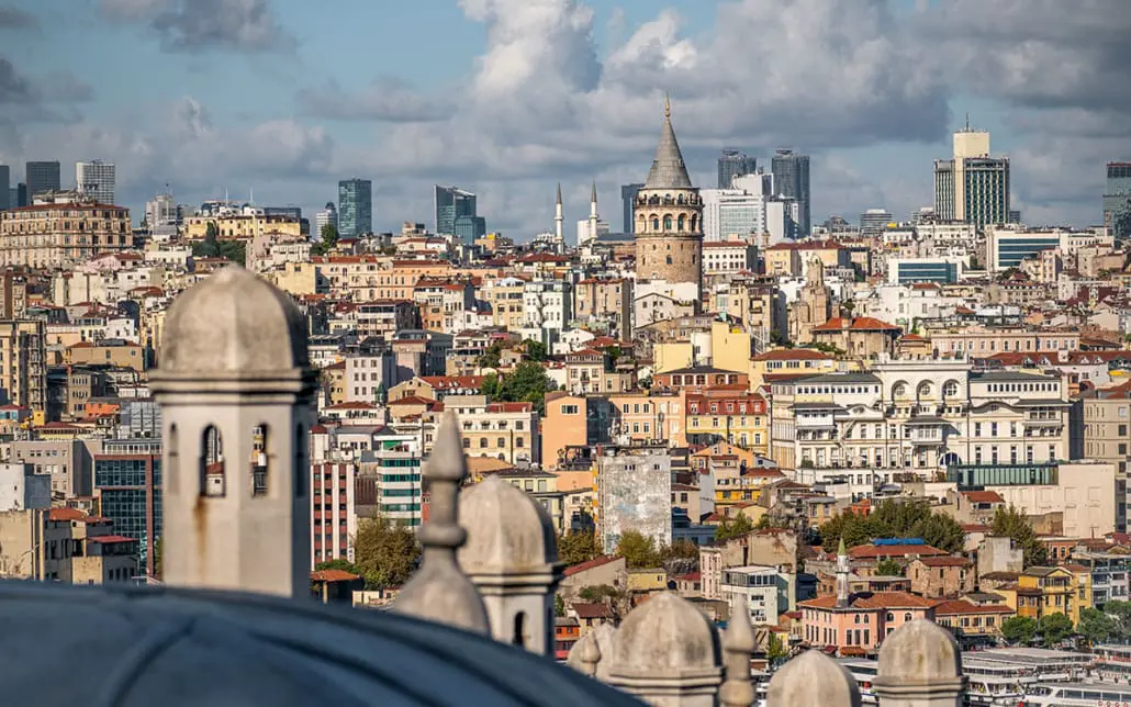 Blick von Suleymaniye Mosque auf Galata Tower Istanbul