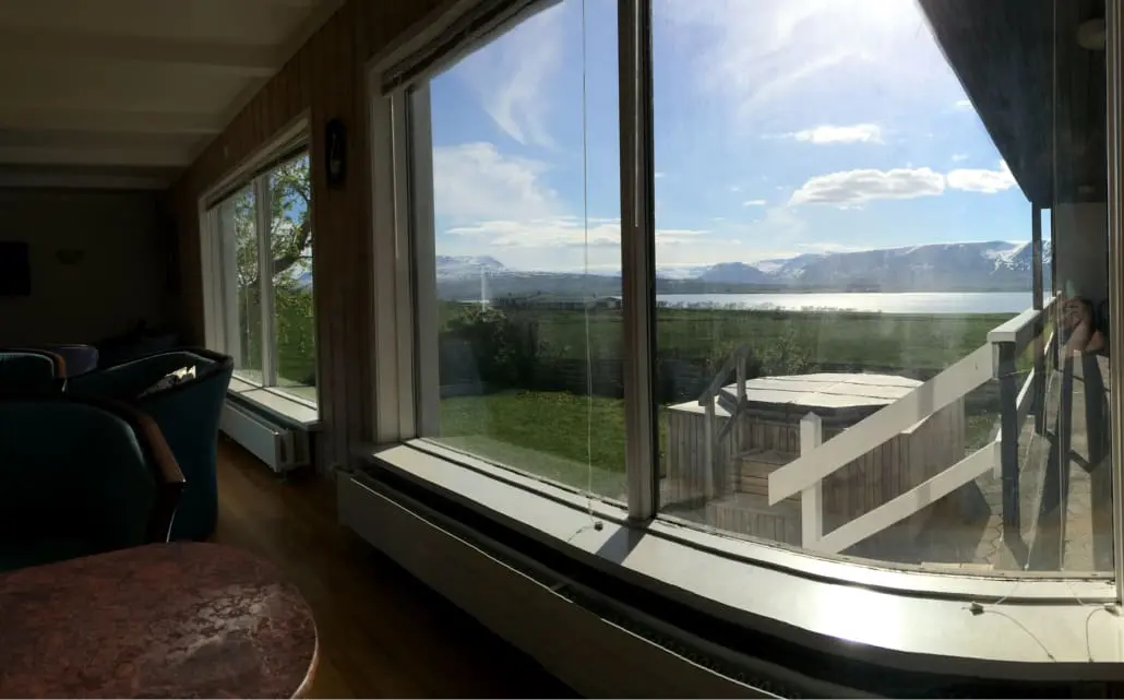 Blick aus Bjarnargerdis Guesthouse auf den Eyjafjörður bei Akureyri  Island