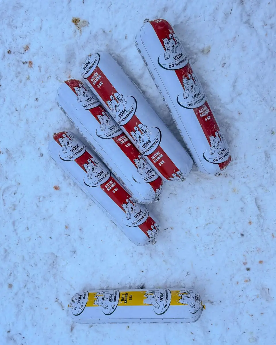 6 dieser gefrorenen Packungen müssen in 250 gr. Stücke gehackt werden.