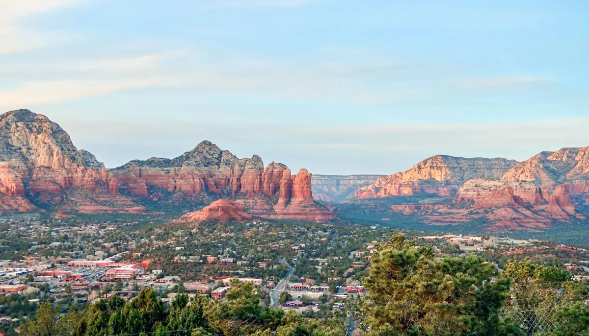 Aussicht beim Wandern auf dem Airport Loop in Sedona, Arizona