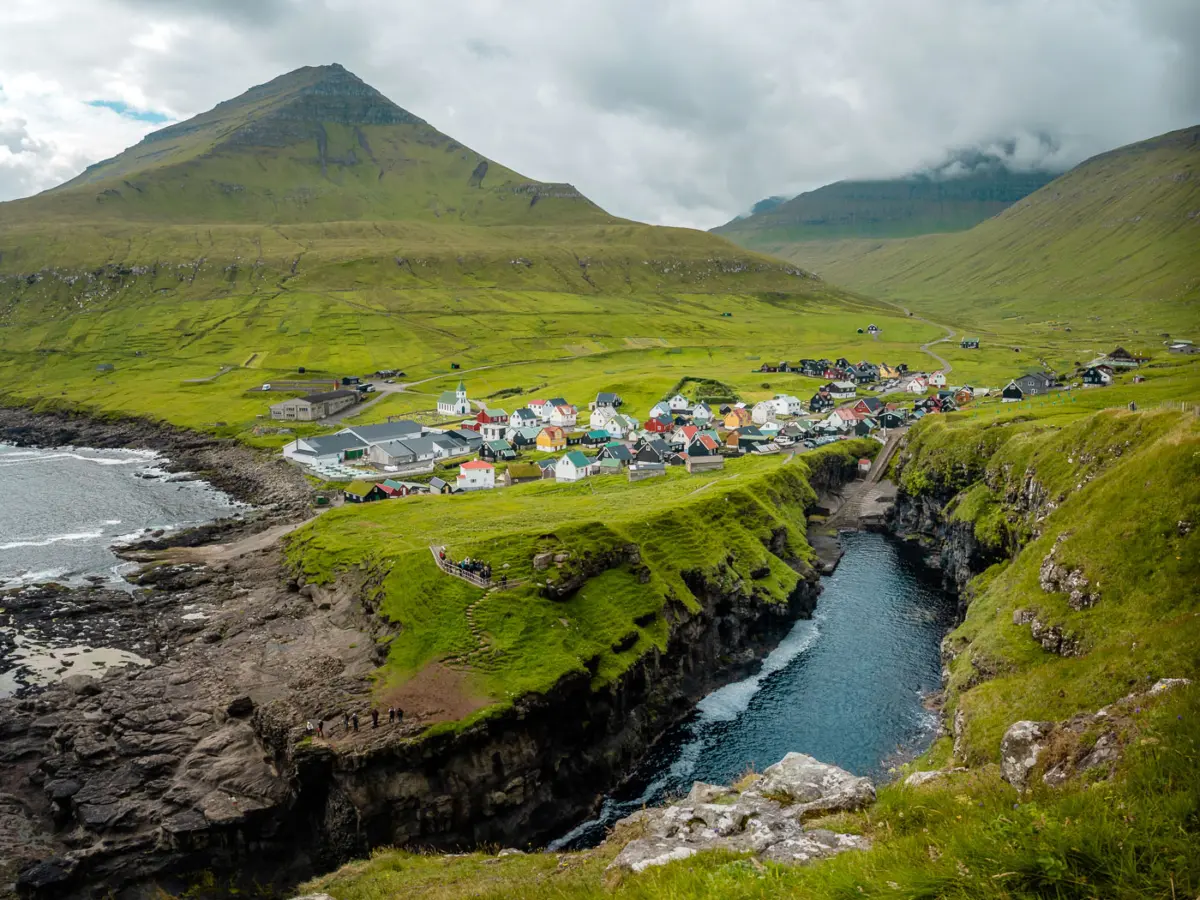 Gjógv Dorf Naturhafen Färöer Inseln