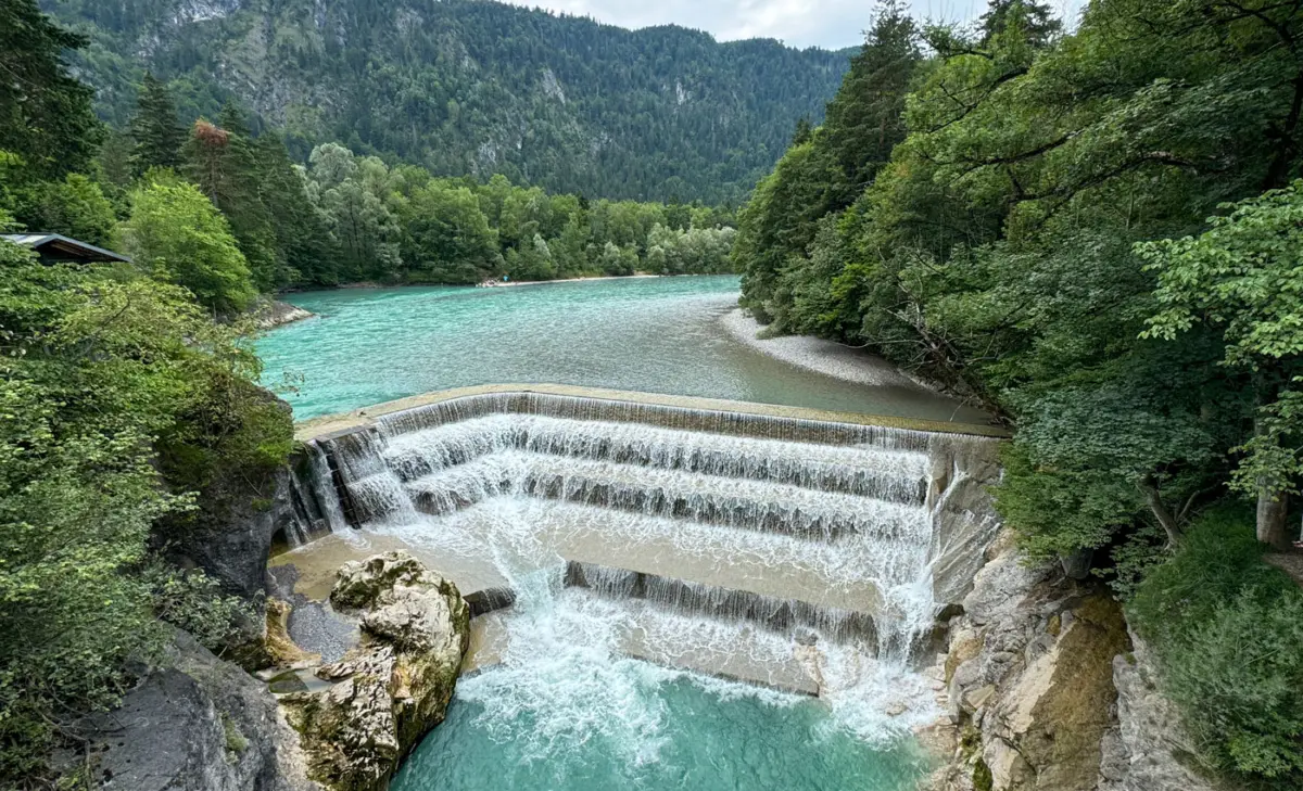 Lechfall Füssen mit Kindern, ein beliebtes Ausflugsziel.