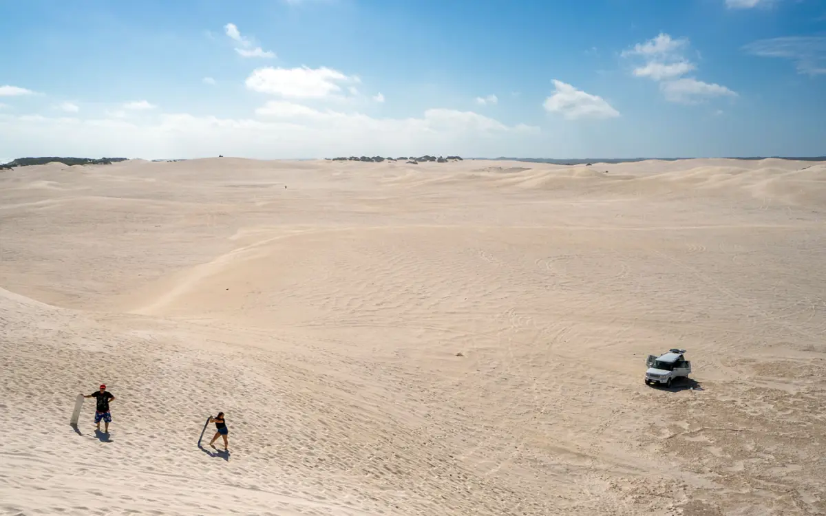 Sandboarden auf den Dünen von Lancelin