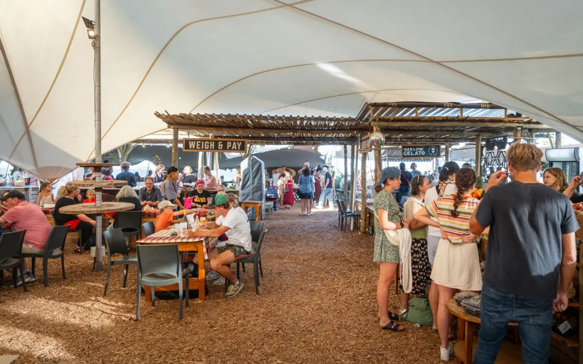 Oranjezicht Night Market in Kapstadt, ein Muss für alle, die Essen und Markt-Atmosphäre lieben