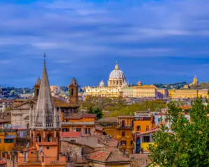 Rom: Aussicht Pincio Hügel zum Sonnenuntergang auf City und Petersdom