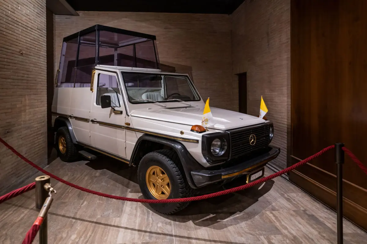 Papa Mobil im Vatikanischen Museen in Vatikanstadt, Rom