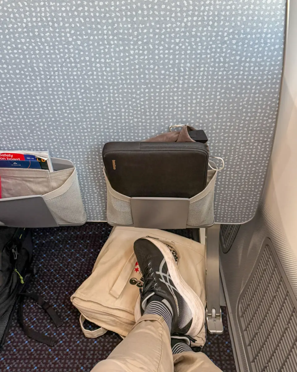 Hinflug nach Chicago: Auch viel Platz in der Economy Comfort