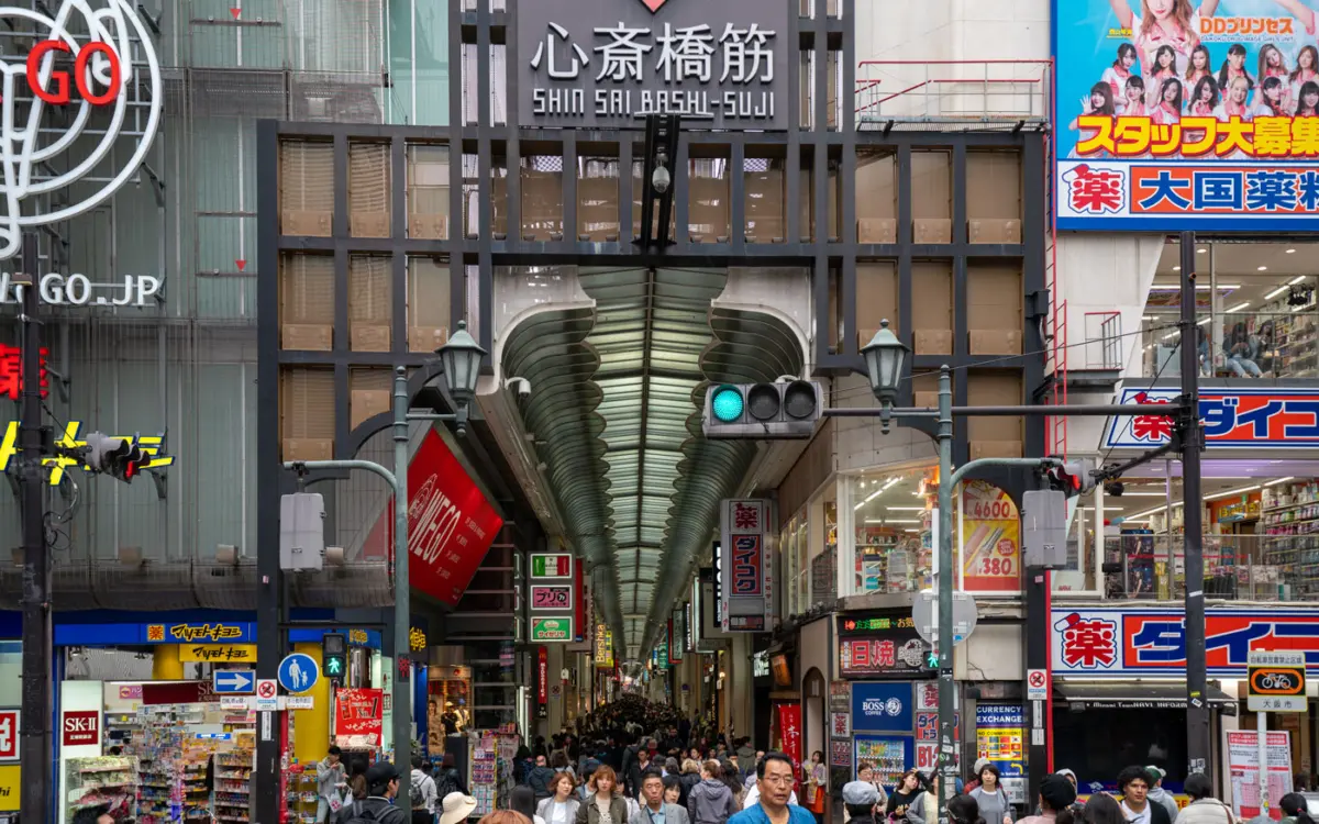 Shinsaibashisuji Shopping Street in Osaka - ein Muss