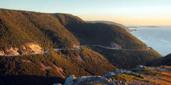 Nova Scotia Rundreise: Skyline Trail mit Blick auf Cabot Trail beim Sonnenuntergang
