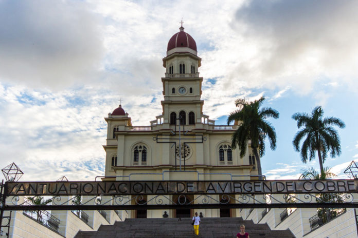 El Cobre Kuba Backpacking cuba: El Cobre holy church