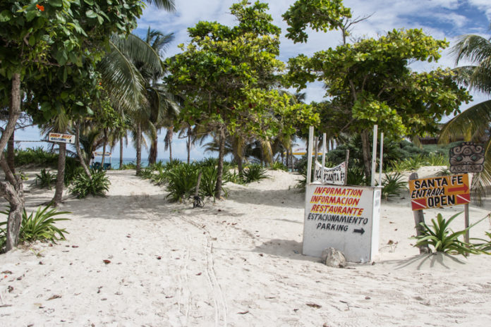 Strand bei den maya Ruinen in Tulum Strand bei den maya Ruinen in Tulum