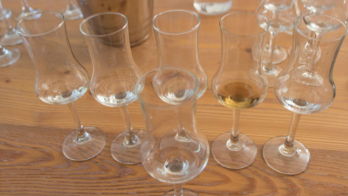 Ein Schnaps kommt selten allein...alle leer getrunken.