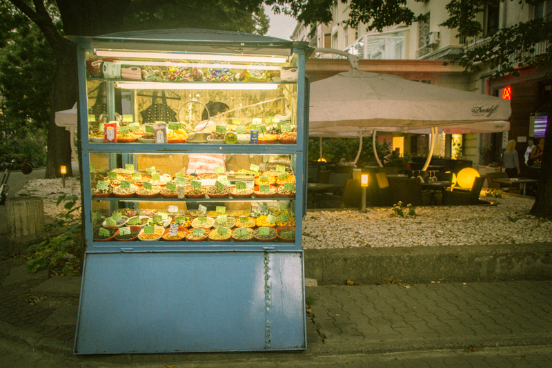 Sofia Sehenswwürdigkeiten: Kiosk an der Straße mit Lebensmitteln