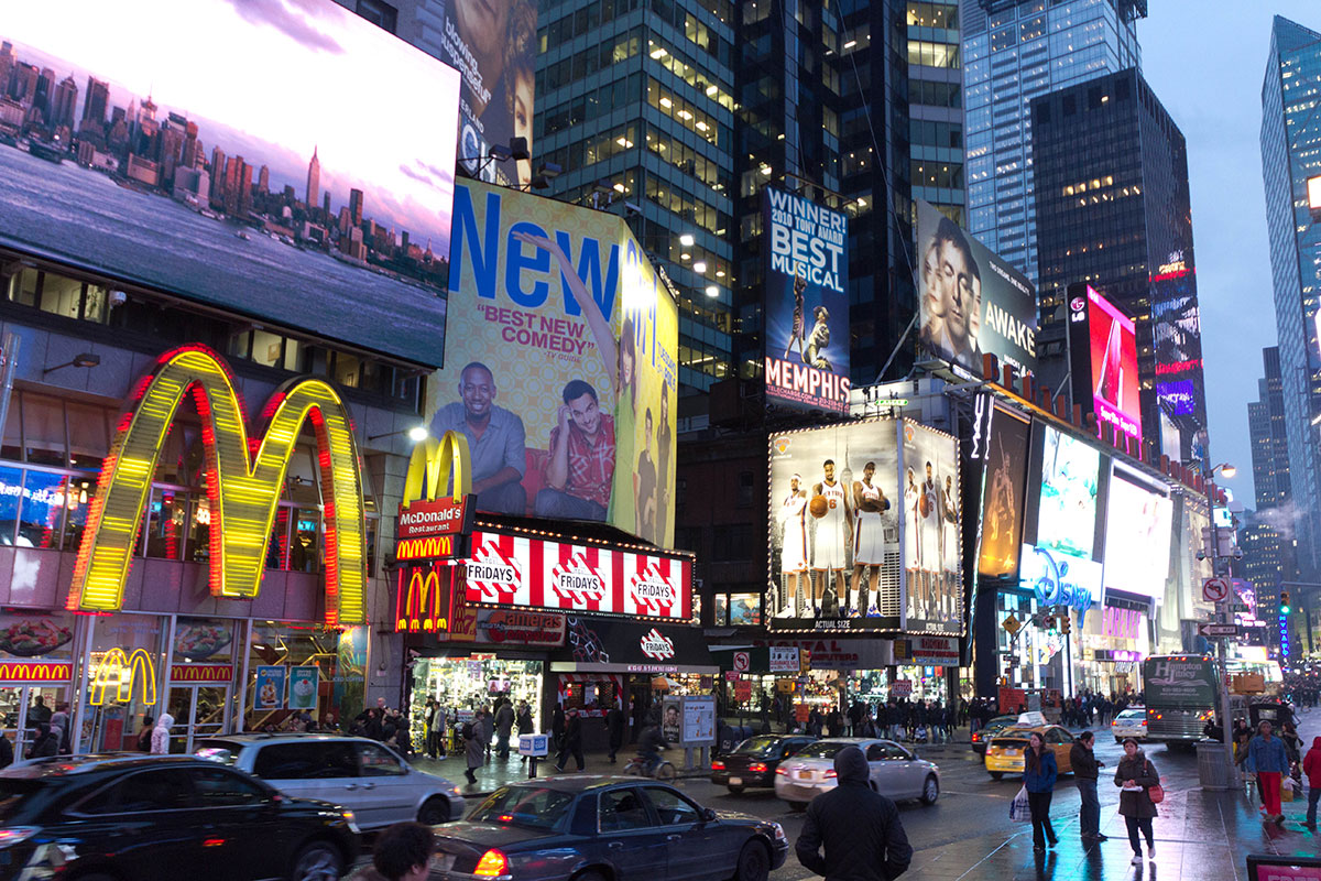 New York Sehenswürdigkeiten Times Square bei Nacht