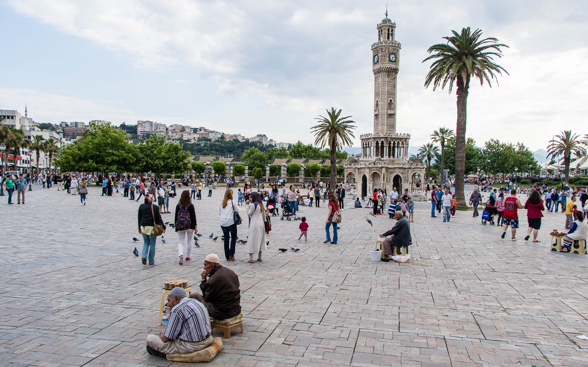 Der Uhrenturm ist eine der Sehenswürdigkeiten in Izmir