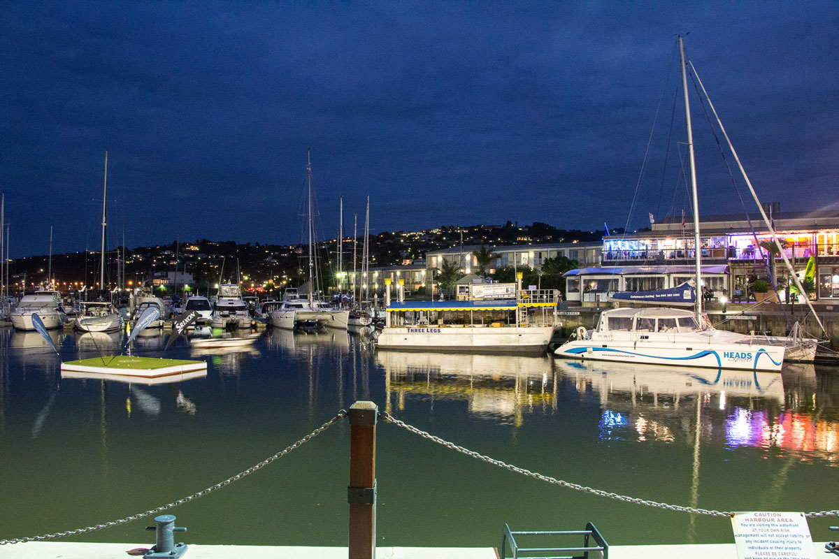Nachts an der Waterfront in Knysna
