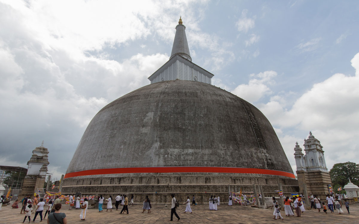 Meine Highlights in Sri Lanka - die Vielfalt macht's aus 60 Ruwanwelisaya Dagoba in Anuradhapura