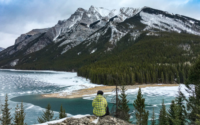 Kanada Roadtrip im Winter - Lake Minnewanka Lake Minnewanka im Winter