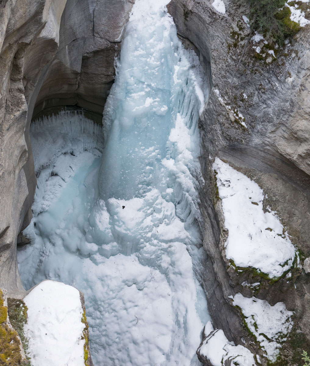 Rocky Mountains Kanada Icewalk im Maligne Canyon dicke Eisschickt beim Wasserfall