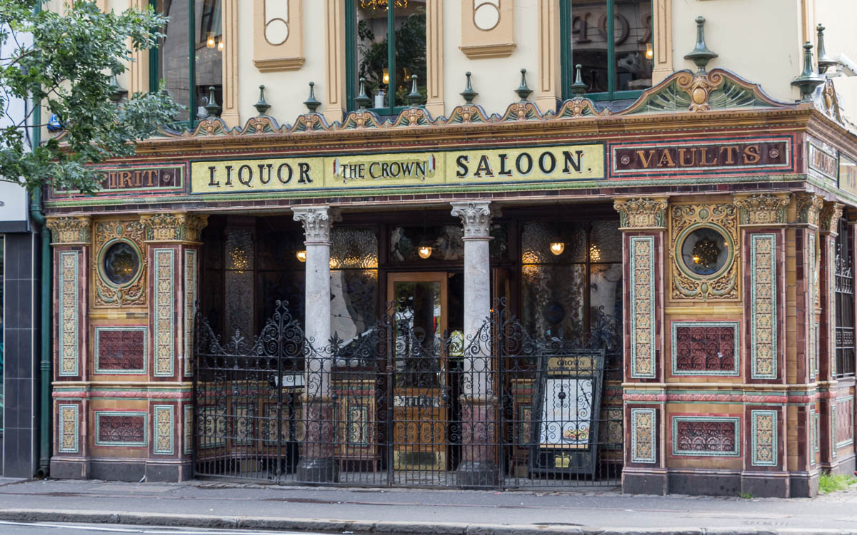 Belfast Sehenswürdigkeiten The Crown Liquor Salon