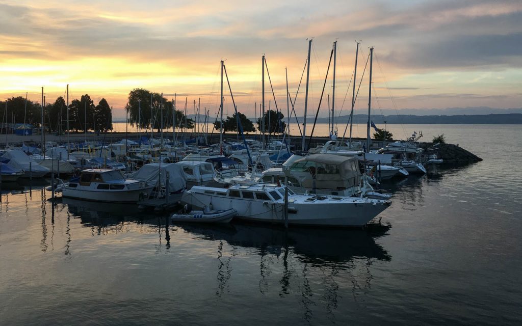 Neuchatel Sehenswürdigkeiten Neuenburger See Am Morgen