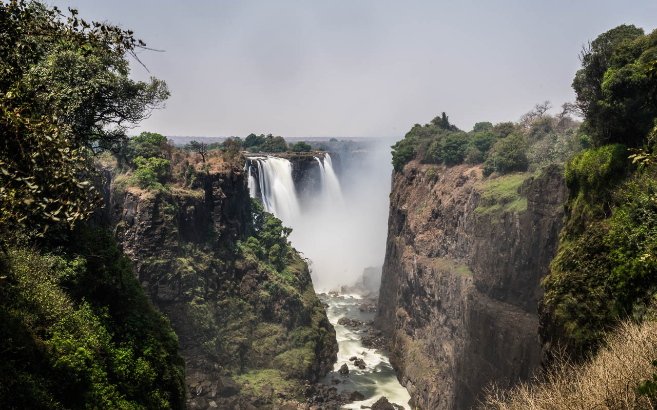 Die Aussicht vom Devils Cataract Victoria Falls
