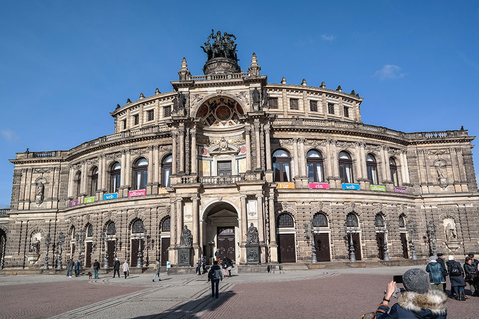 Die Semperoper in Dresden von außen
