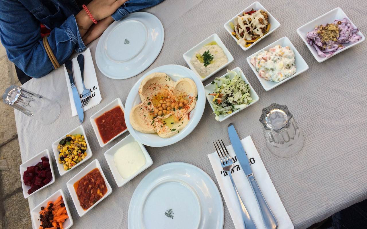 typisch israelisches Essen - Meze