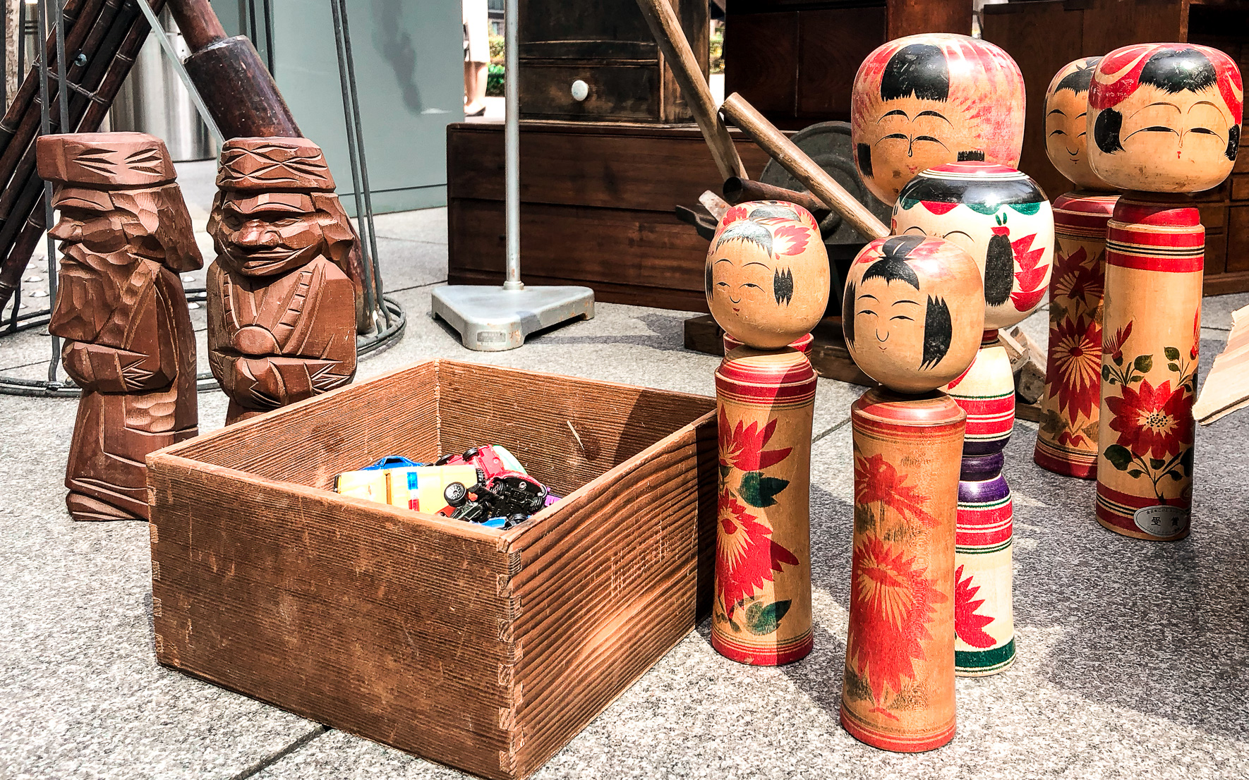 Kokeshi Holzpuppen Flohmarkt Tokio