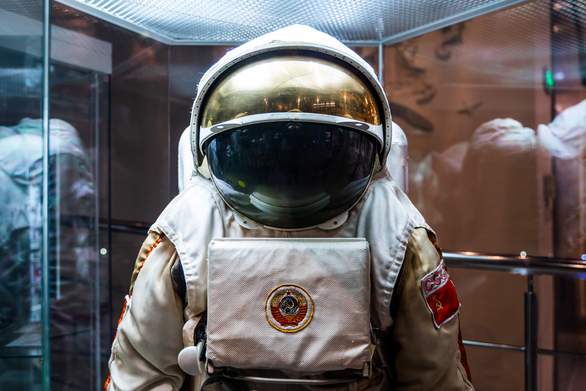 Ruimtepak een kosmonaut in de musem