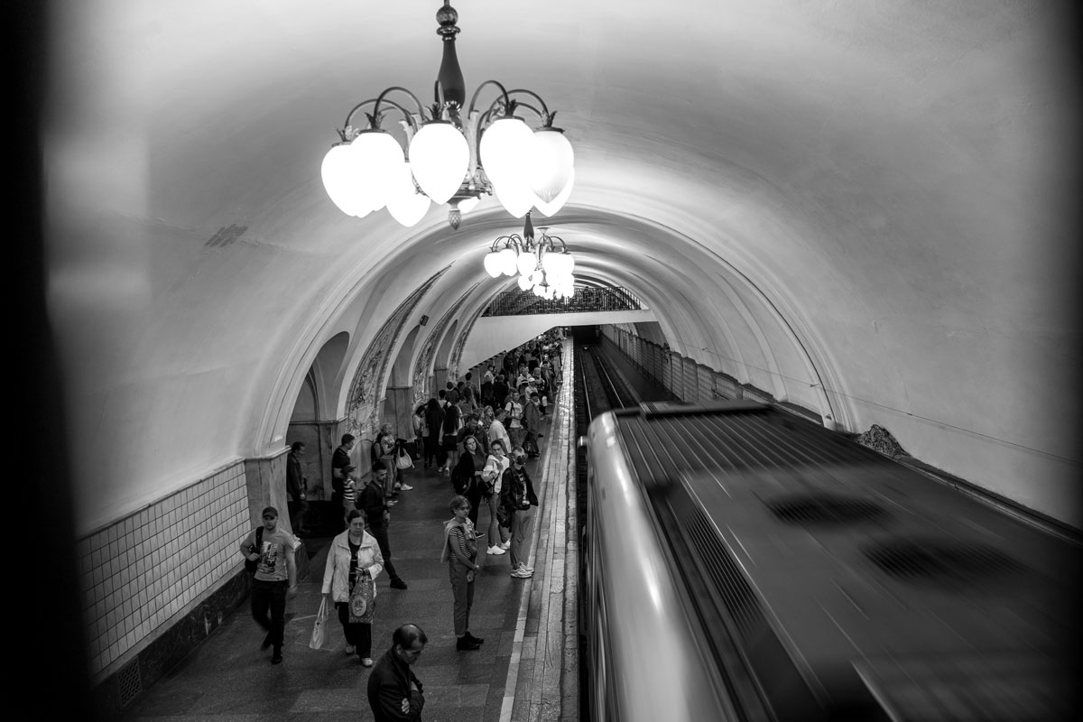 Die Metro Stationen sind in Moskau wundervoll
