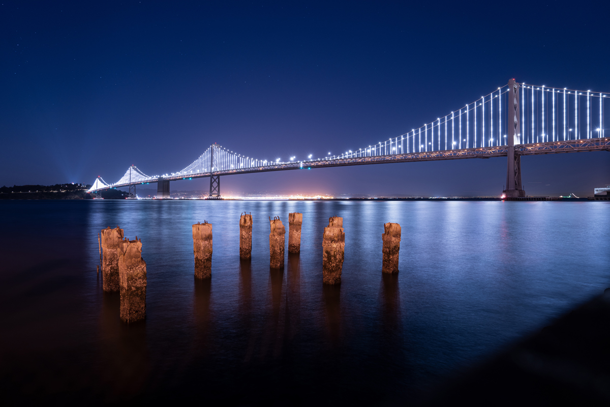 Oakland Bay Bridge bei Nacht