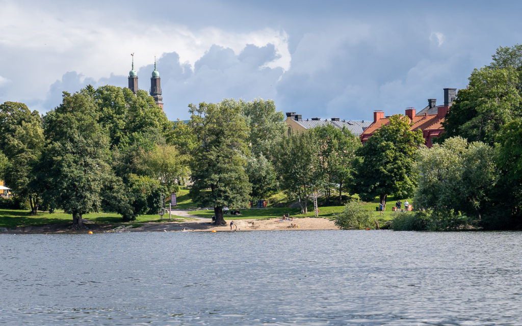 Badestrand auf Langholmen in Stockholm, ein Geheimtipp für Touristen und Besucher.