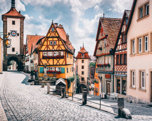Eine der schönsten Städte in Deutschland liegt an der Burgenstraße: Rothenburg ob der Tauber Altstadt (Hier das „Plönlein“)