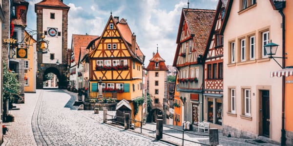 Eine der schönsten Städte in Deutschland liegt an der Burgenstraße: Rothenburg ob der Tauber Altstadt (Hier das „Plönlein“)