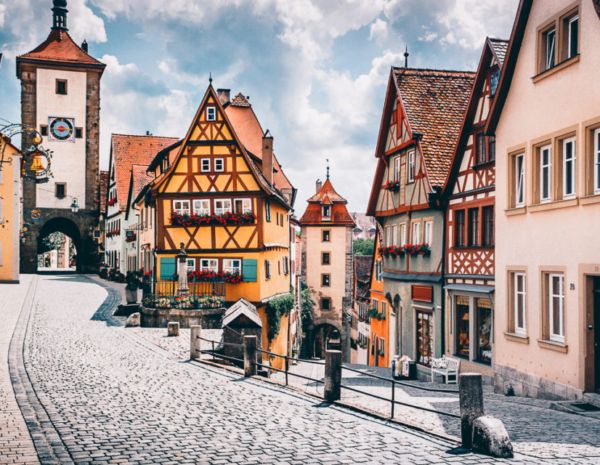 Eine der schönsten Städte in Deutschland liegt an der Burgenstraße: Rothenburg ob der Tauber Altstadt (Hier das „Plönlein“)