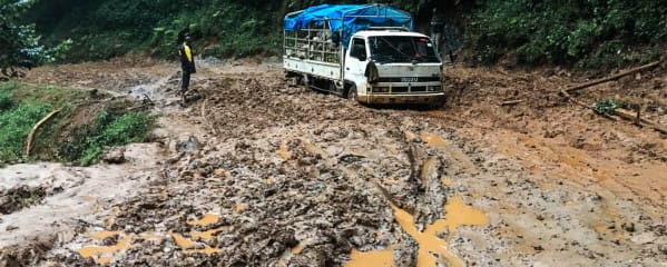 Auto fahren Uganda Bwindi Piste