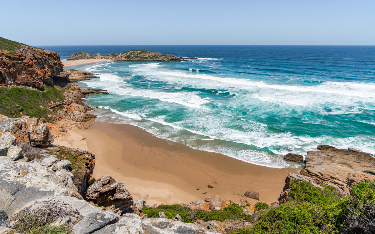 Eine der schönsten Wanderungen in Südafrika ist im Robberg Nature Reserve: The Point, ca. 9 km.