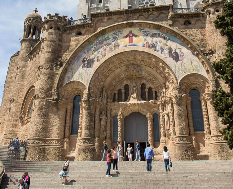 Der Eingang Der Kirche Sagrat Cor Auf Dem Tibidabo In Barcelona
