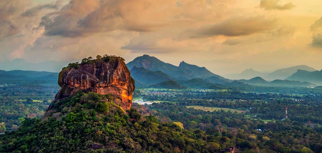 Highlight im kulturellen Dreieck Sri Lanka: Ausblick auf Sigiriya vom Pidurangala Felsen