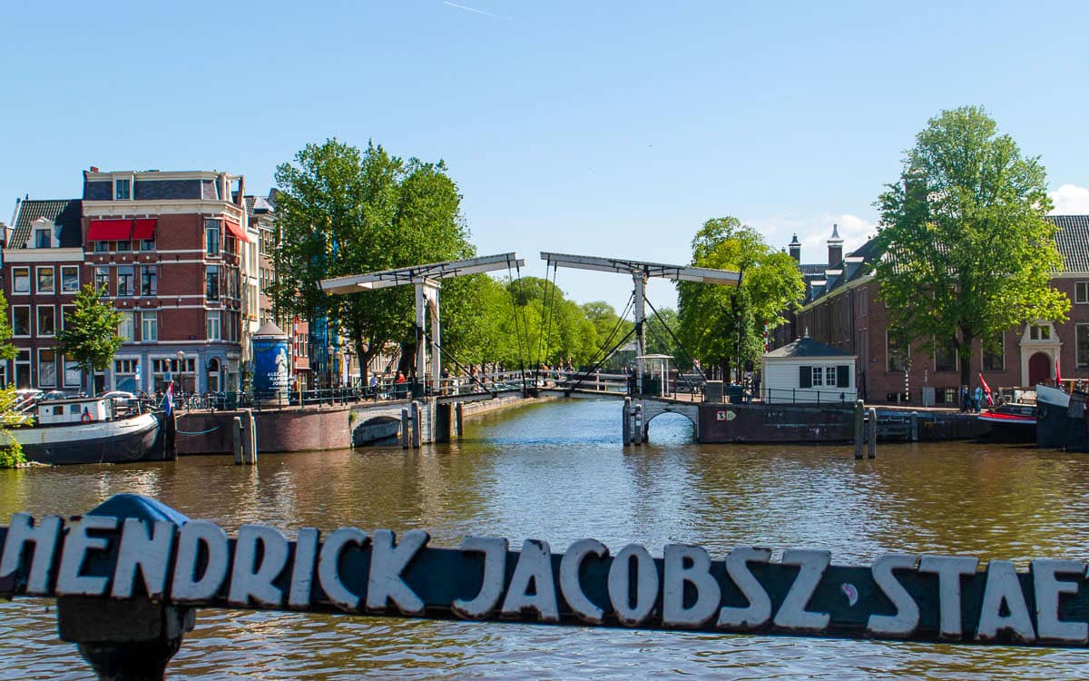 Amsterdam Sehenswürdigkeit: Mein Tipp, eine Grachtenfahrt in Amsterdam zu unternehmen