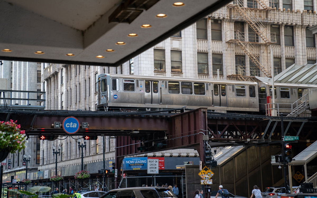 Die Cta-Züge In Chicago Fahren Oberirdisch