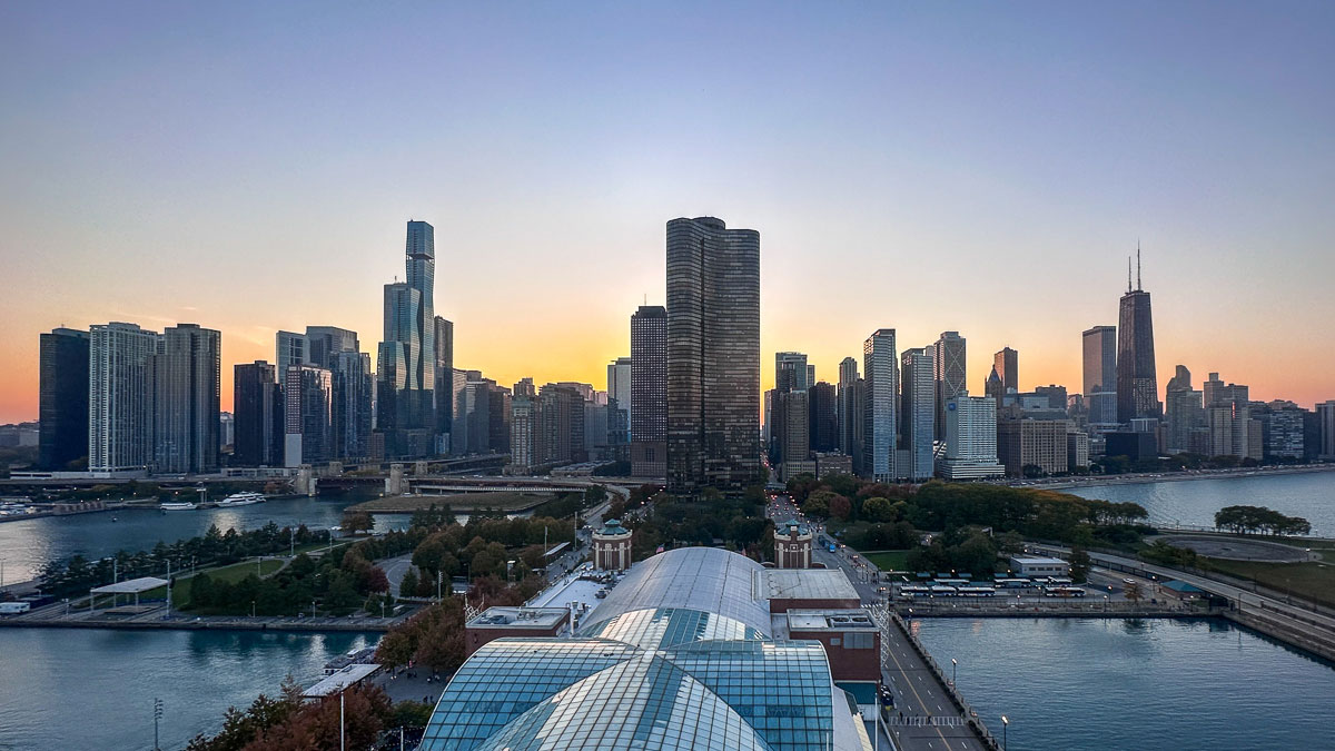 Kitschig schön: Der Sonnenuntergang vom Riesenrad am Navy Pier in Chicago