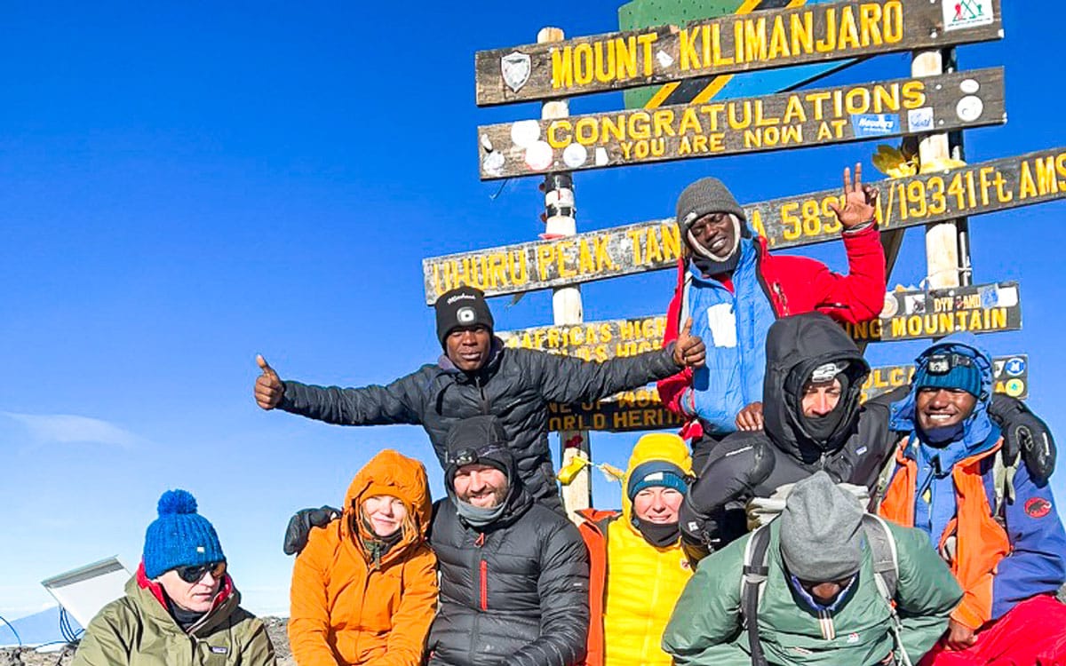 Auf dem Gipfel des Kilimandscharo: Uhuru Peak auf 5.895 Meter in Tansania
