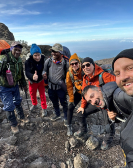 Gute Stimmung nach Erklimmen der Baranco Wall am Mt. Kilimanjaro