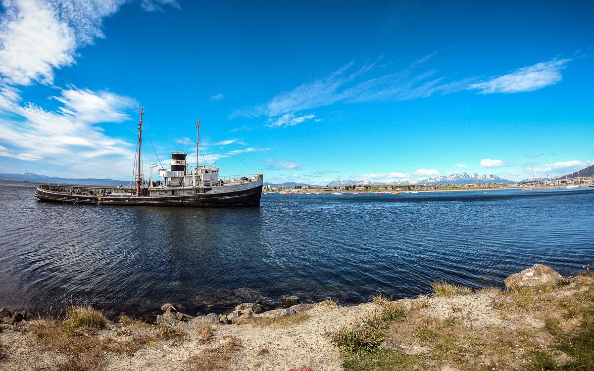Der Hafen von Ushuaia birgt nicht nur fahrtüchtige Expeditionsboote