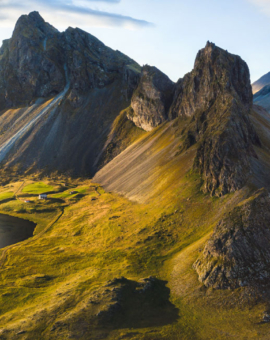 Island Sehenswürdigkeiten Und Naturwunder: Panorama Mit Bergen Und Küste