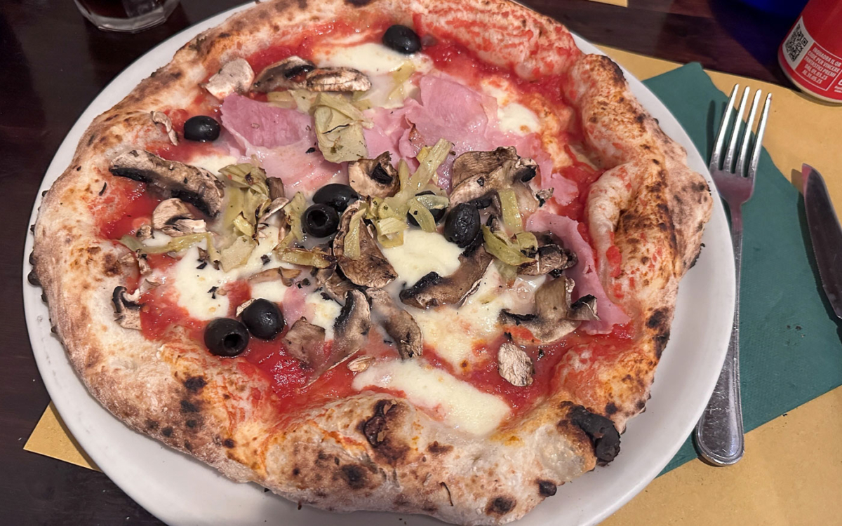 Il Pizzaiuolo: Neapolitanische Pizza aus dem Holzofen in Venedig