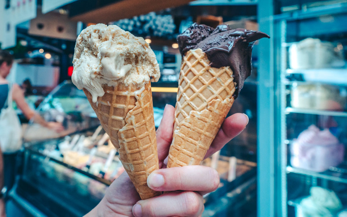 Süßer Snack: Dulce de leche und Schokoladen Eis bei Is à bella. Kopenhagen