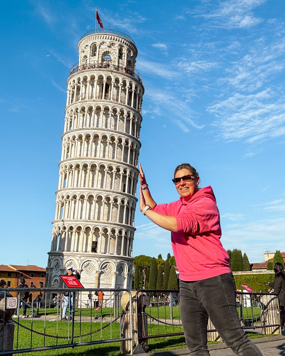 Schiefer Turm Von Pisa. Touristen Machen Eben Touristische Dinge. Ich Auch. 